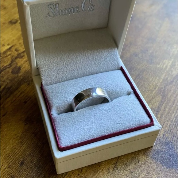 Shane Co white gold band size 6. Only worn a couple times - Picture 1 of 2